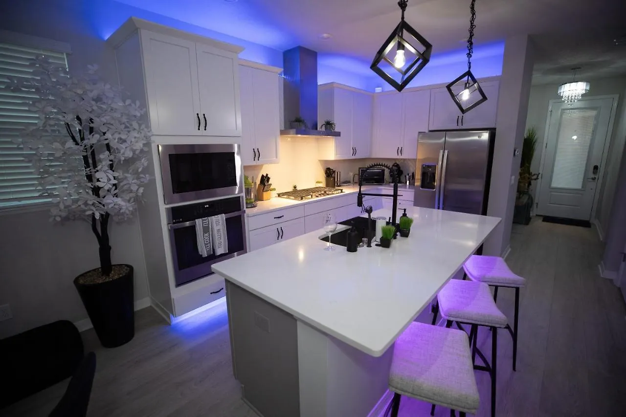 Brand New Modern Pet Friendly Zen Home With Private Home Theater & Hot Tub! Home Orlando