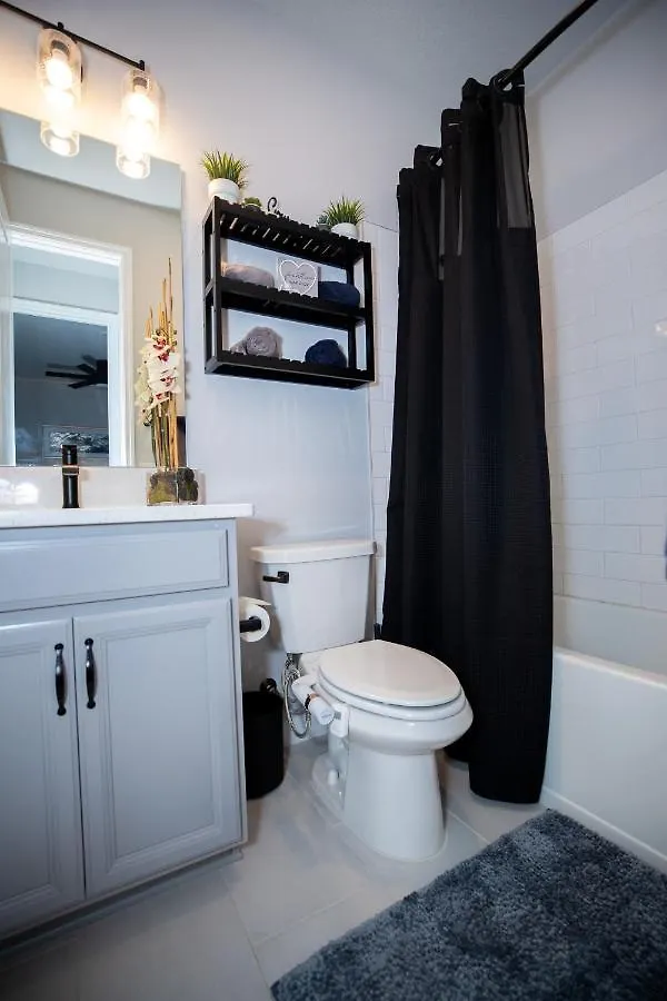 Brand New Modern Pet Friendly Zen Home With Private Home Theater & Hot Tub! Home Orlando Holiday home