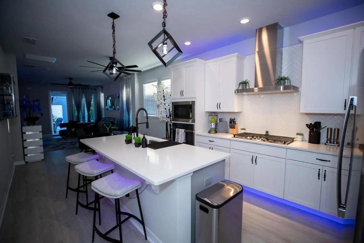 Brand New Modern Pet Friendly Zen Home With Private Home Theater & Hot Tub! Home Orlando Holiday home