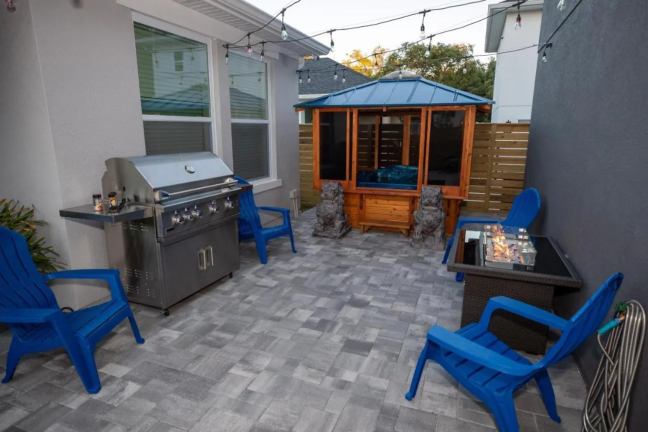 Brand New Modern Pet Friendly Zen Home With Private Home Theater & Hot Tub! Home Orlando Holiday home