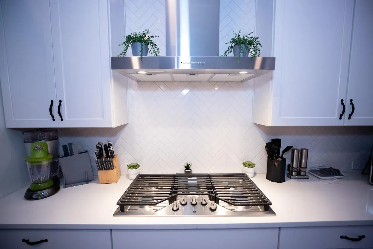 Holiday home Brand New Modern Pet Friendly Zen Home With Private Home Theater & Hot Tub! Home Orlando United States