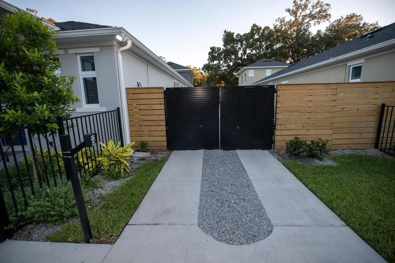 Holiday home Brand New Modern Pet Friendly Zen Home With Private Home Theater & Hot Tub! Home Orlando
