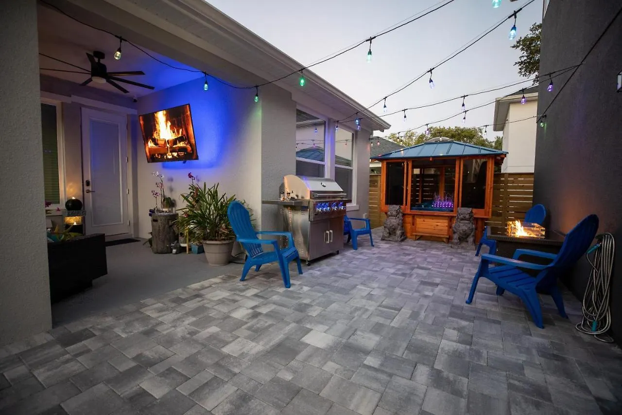 Holiday home Brand New Modern Pet Friendly Zen Home With Private Home Theater & Hot Tub! Home Orlando United States