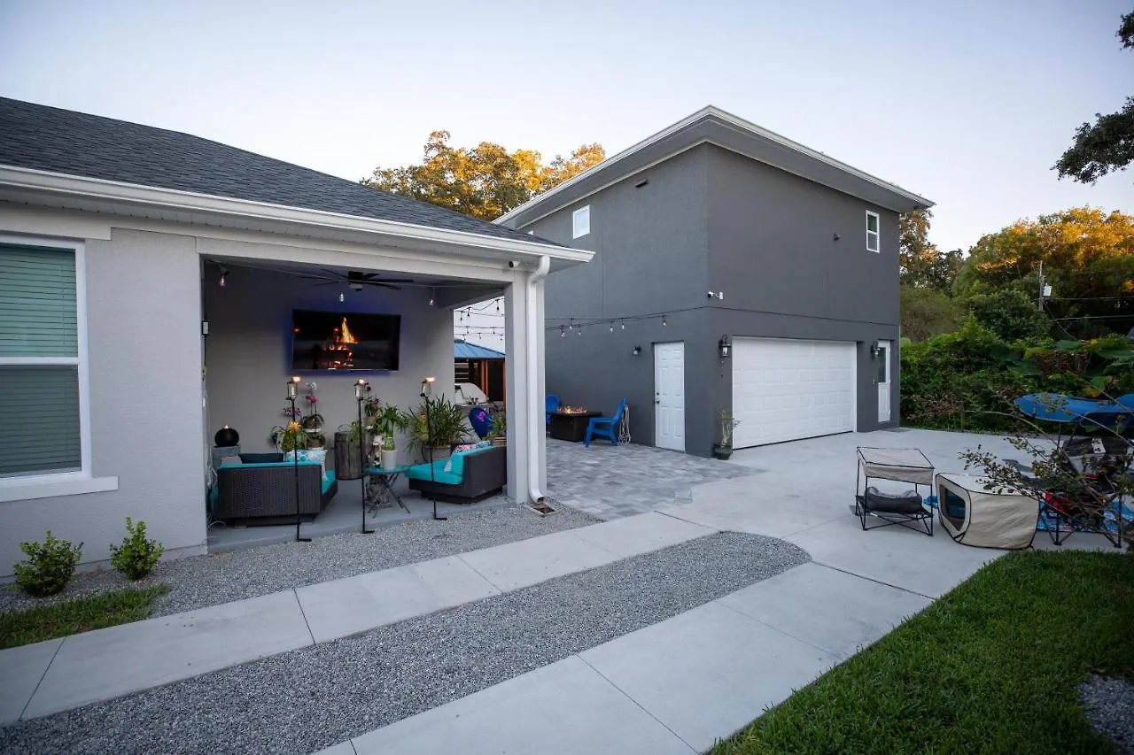 Holiday home Brand New Modern Pet Friendly Zen Home With Private Home Theater & Hot Tub! Home Orlando