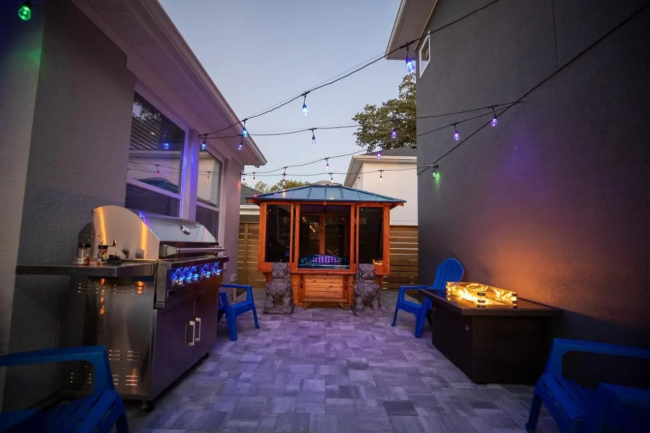 Brand New Modern Pet Friendly Zen Home With Private Home Theater & Hot Tub! Home Orlando Holiday home