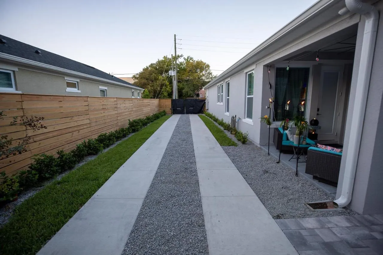 Brand New Modern Pet Friendly Zen Home With Private Home Theater & Hot Tub! Home Orlando