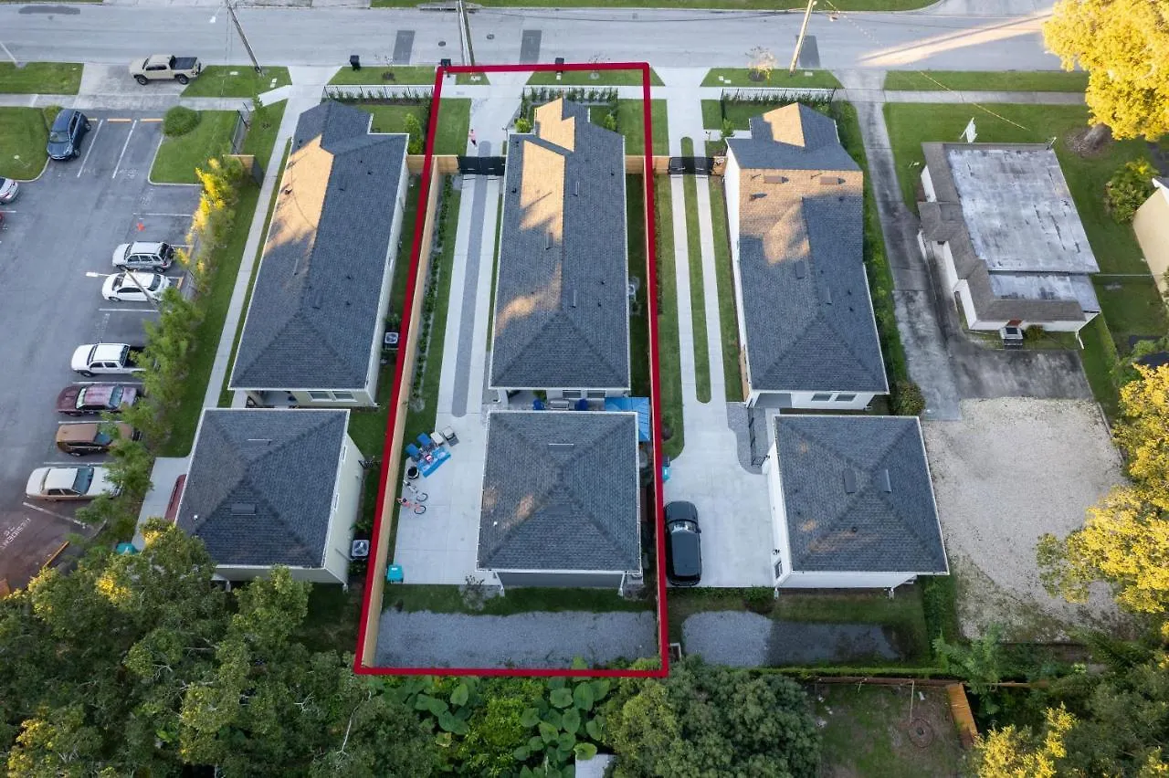 Holiday home Brand New Modern Pet Friendly Zen Home With Private Home Theater & Hot Tub! Home Orlando